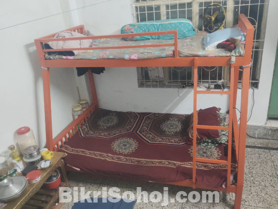 লোহার দোতালা খাঁট